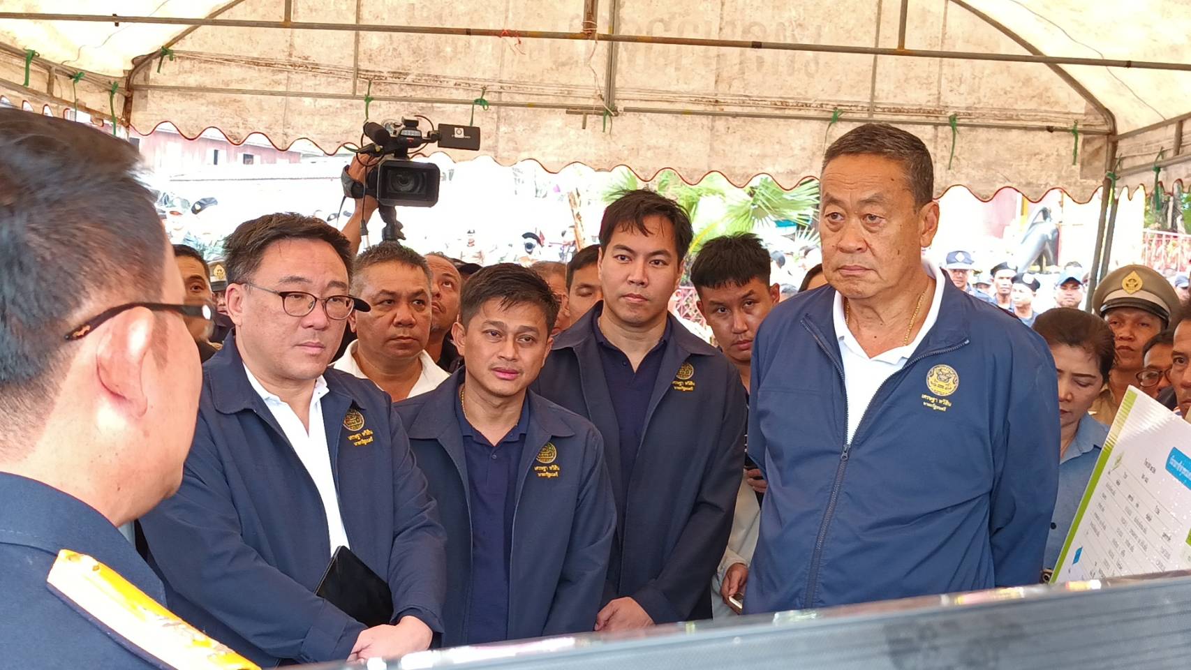 นายกรัฐมนตรี ติดตามสถานการณ์การค้าชายแดนไทย-เมียนมา ที่ด่านพระเจดีย์สามองค์ อ.สังขละบุรี จ.กาญจนบุรี